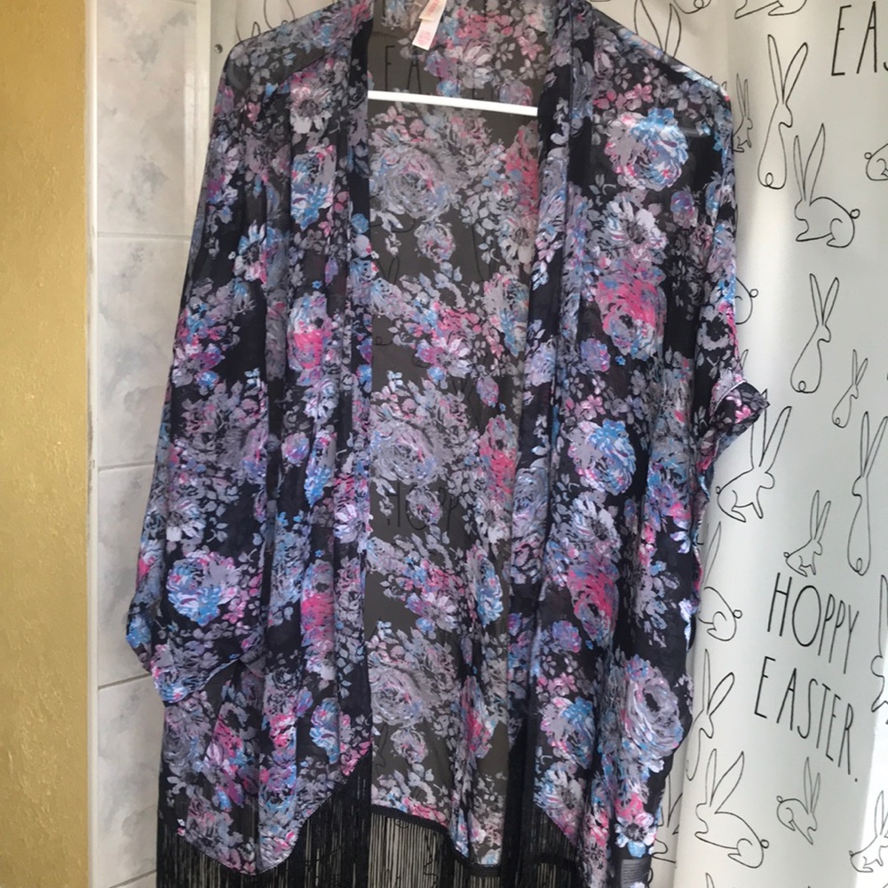 Floral 100% polyester kimono